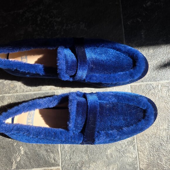 *NEW* NEVER WORN VELVET LOAFERS IN A COBALT BLUE WITH FUR TRIM - Picture 2 of 3